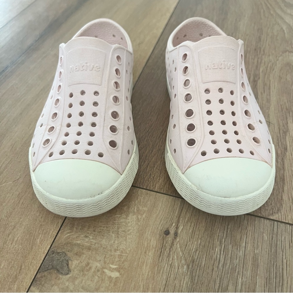 Light pink Native Toddler Sandals - Picture 3 of 6